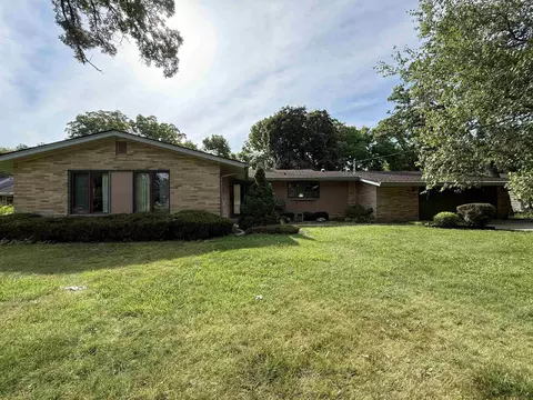 1839 Arrowhead Dr, Beloit, WI 53511