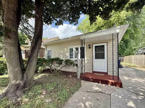 307 S Jackson St, Janesville, WI 53545
