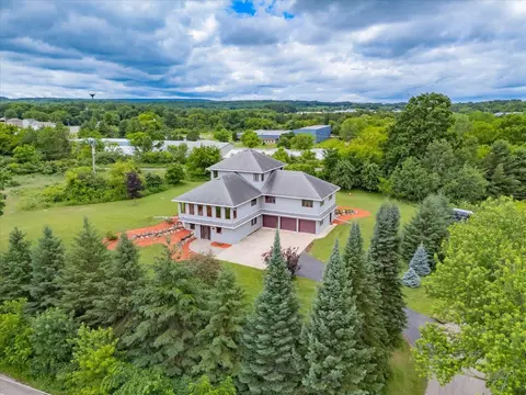 1130 Hill St, Baraboo, WI 53913