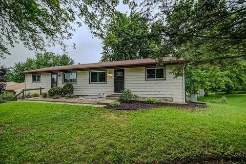 5716 Sauk Ln, Mcfarland, WI 53558