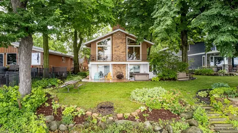 6016 Lake Edge Rd, Mcfarland, WI 53558