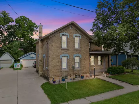 313 Dewey Ave, Watertown, WI 53094