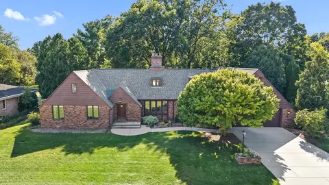 202 Apache Dr, Janesville, WI 53545