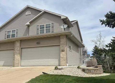 555 Kelvington Dr #4, Sun Prairie, WI 53590