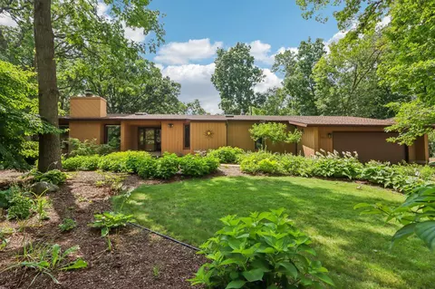 5831 Timber Ridge Trl, Fitchburg, WI 53711