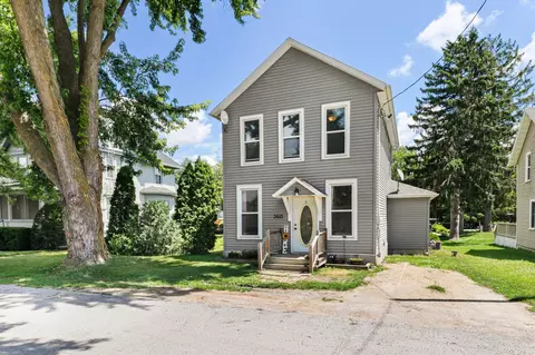 3610 Hollyridge Ln, Cambridge, WI 53523