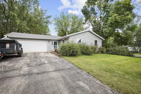 6207 Johnson St, Mcfarland, WI 53558