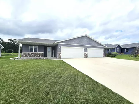 812 Taft Ln, Waupun, WI 53963