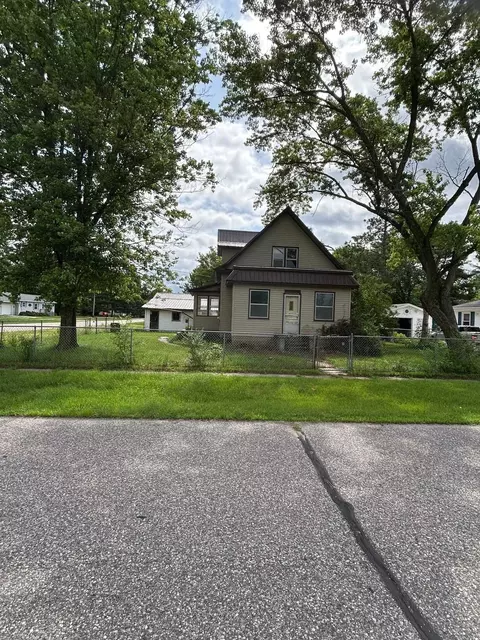143 N Clark St, Lone Rock, WI 53556