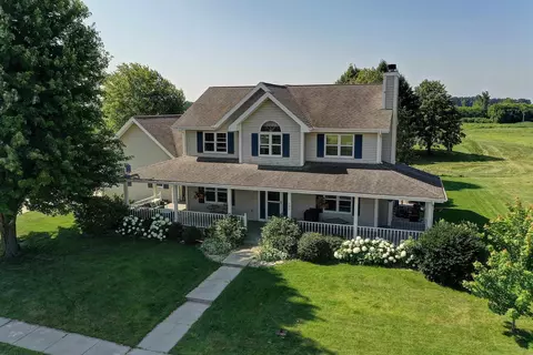 106 Vista Cir, Columbus, WI 53925