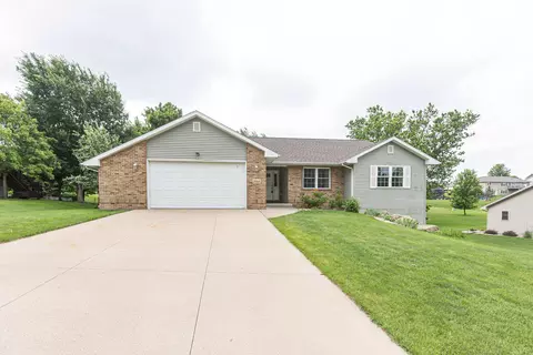1045 Cadillac Dr, Platteville, WI 53818