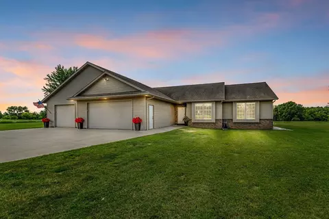w4293 Old Green Lake Road, Princeton, WI 54968