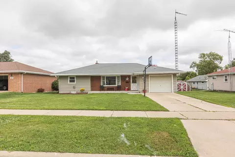 415 E Clay St, Cuba City, WI 53807