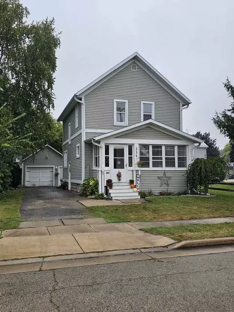 556 E Jefferson St, Waupun, WI 53963