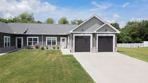 3184 S Bartells Dr, Beloit, WI 53511