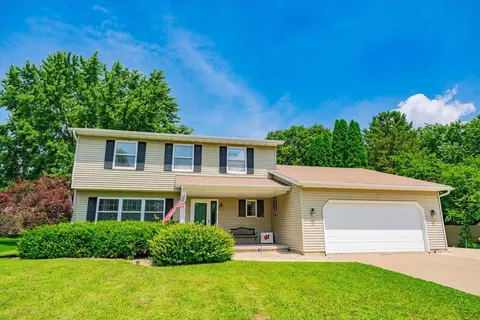 5012 Ridge Rd, Mcfarland, WI 53558