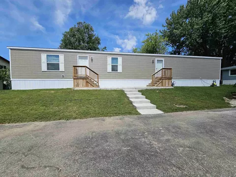601 N Main St #11, Fall River, WI 53932