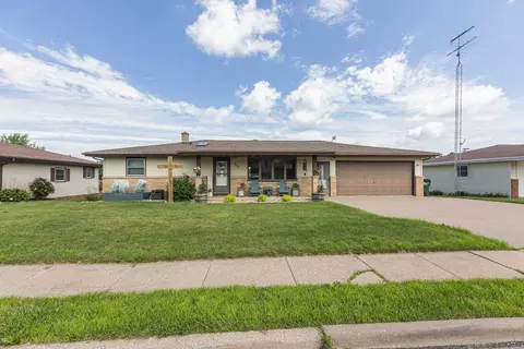 256 Maureen Ave, Dickeyville, WI 53808