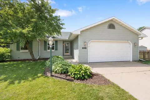 898 Foxglove Dr, Sun Prairie, WI 53590