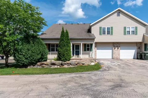 929 Chandler Ln, Sun Prairie, WI 53590