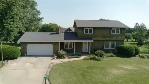 2742 Hilltop Dr, Sun Prairie, WI 53590
