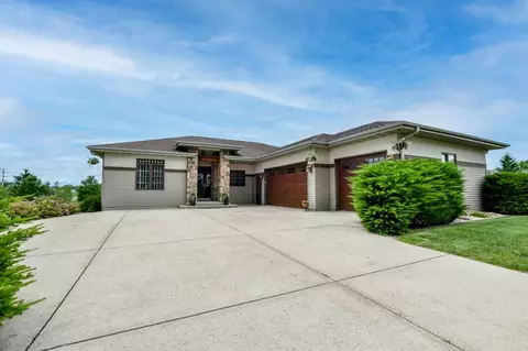 1800 Lunde Cir, Stoughton, WI 53589