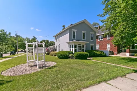 304 W Emmett St, Portage, WI 53901