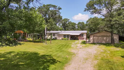 976 Blackhawk Ct, Hancock, WI 54943
