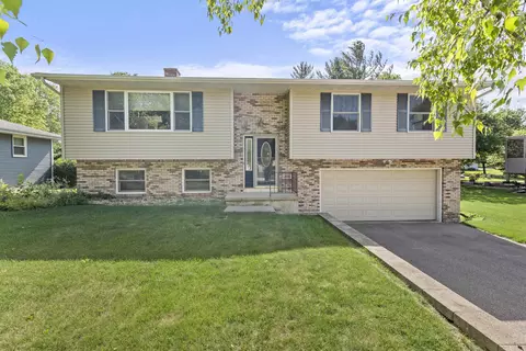 634 Cresthaven Dr, Cottage Grove, WI 53527