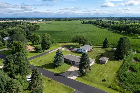 6725 Prairie View Dr, Sun Prairie, WI 53590