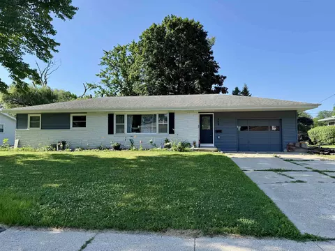 448 E Lincoln St, Oregon, WI 53575