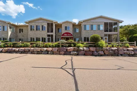 57 Cherokee Cir #104, Madison, WI 53704