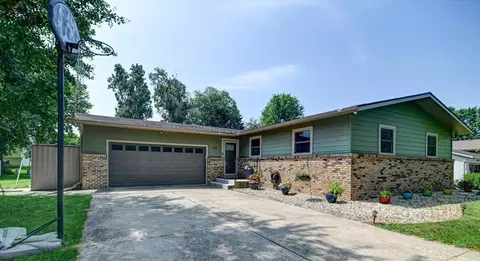 432 Lori Ln, Cottage Grove, WI 53527