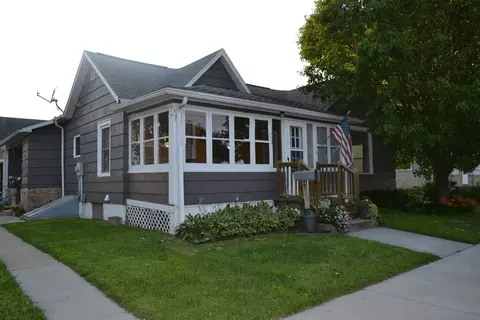1203 Academy St, Elroy, WI 53929