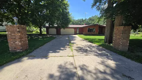 355 Elmer St, Platteville, WI 53818