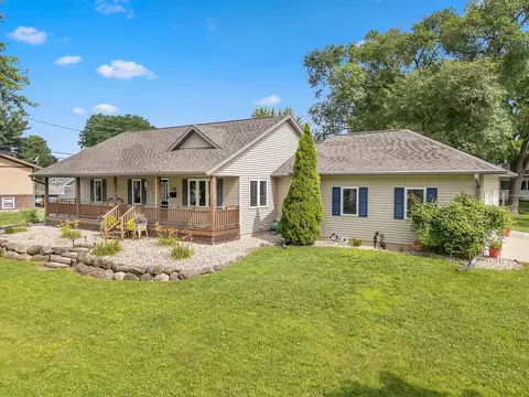 601 Washington Ave, Sauk City, WI 53583