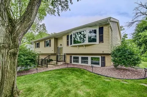5514 Meadowood Dr, Fitchburg, WI 53711