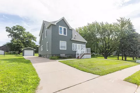 56 Alma St, Benton, WI 53803