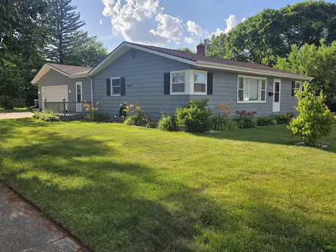 1203 N Sumac Dr, Janesville, WI 53545