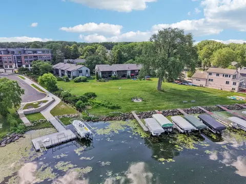 2807 Century Harbor Rd #1, Middleton, WI 53562