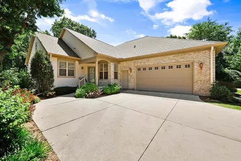 1316 Woodgrove Way #1316, Sun Prairie, WI 53590