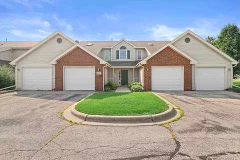 917 Park St #202, Oregon, WI 53575