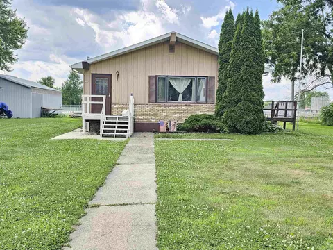 709 S Division St, New Lisbon, WI 53950