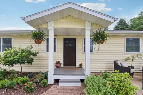 325 Heidi Ct, New Glarus, WI 53574