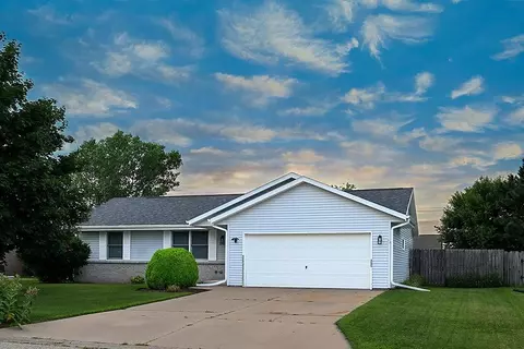 3840 Braemore Dr, Janesville, WI 53548