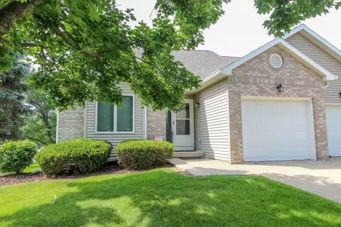 509 Westlawn Dr #1, Cottage Grove, WI 53527