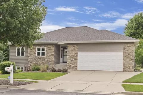 1005 Sandpiper Trl, Cottage Grove, WI 53527