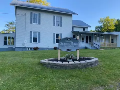 210 Center Ave, Mcgregor, IA 52157