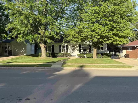 905 S Burchard Ave, Freeport, IL 61032