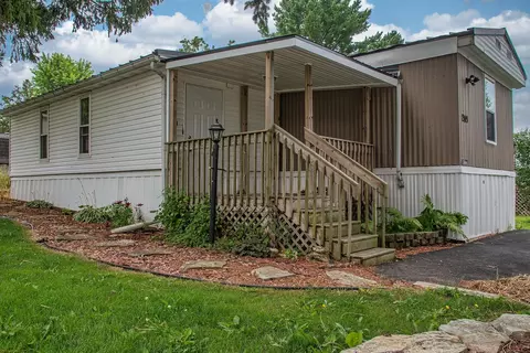 209 Evergreen Village Rd, Platteville, WI 53818